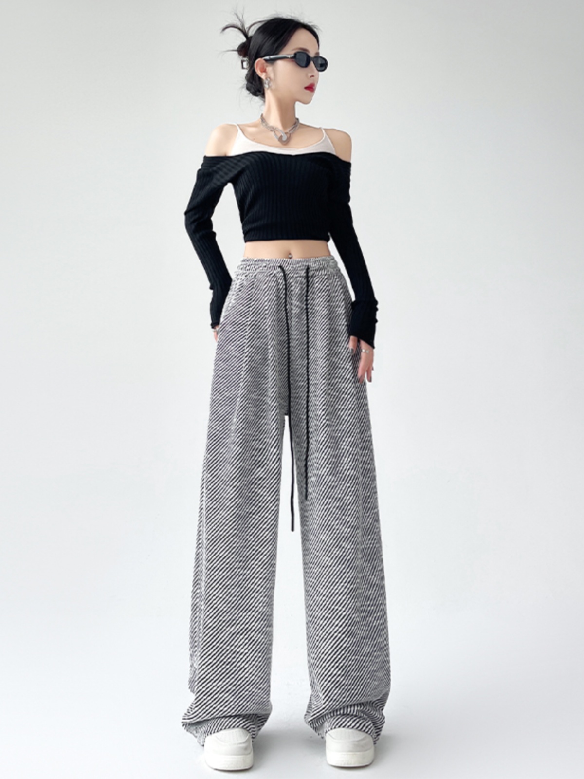 Casual Hip-Hop Wide-Leg Pants for Jazz Dance, Black and White Diagonal Striped Draped Loose Straight-Leg Trousers Casual Hip-Hop Wide-Leg Pants for Jazz Dance, Black and White Diagonal Striped Draped Loose Straight-Leg Trousers