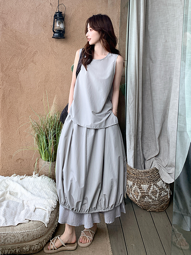 Chic 2-Piece Set - 90s Inspired Crop Top and High-Waisted Skirt, Perfect for Everyday Wear and Special Occasions