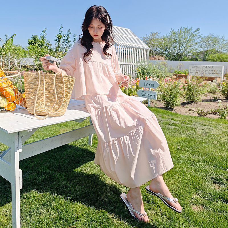 Chic 90s Inspired Two-Piece Set, Floral Print Crop Top and High-Waisted Skirt, Perfect for Summer Outings and Casual Wear