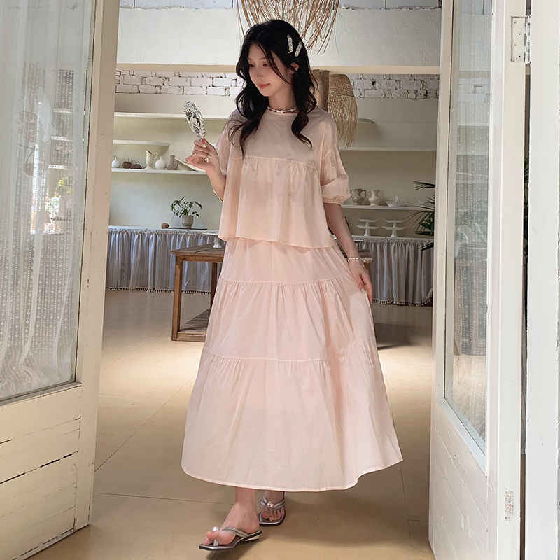 Chic 90s Inspired Two-Piece Set, Floral Print Crop Top and High-Waisted Skirt, Perfect for Summer Outings and Casual Wear Chic 90s Inspired Two-Piece Set, Floral Print Crop Top and High-Waisted Skirt, Perfect for Summer Outings and Casual Wear