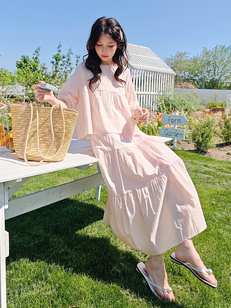 Chic 90s Inspired Two-Piece Set, Floral Print Crop Top and High-Waisted Skirt, Perfect for Summer Outings and Casual Wear