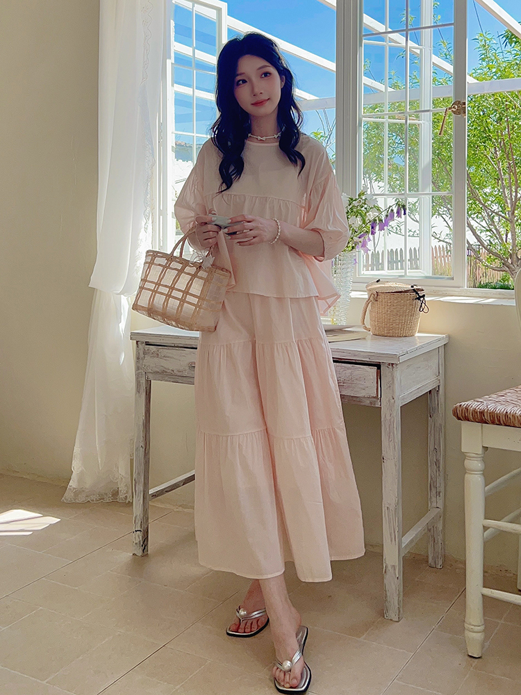 Chic 90s Inspired Two-Piece Set, Floral Print Crop Top and High-Waisted Skirt, Perfect for Summer Outings and Casual Wear Chic 90s Inspired Two-Piece Set, Floral Print Crop Top and High-Waisted Skirt, Perfect for Summer Outings and Casual Wear