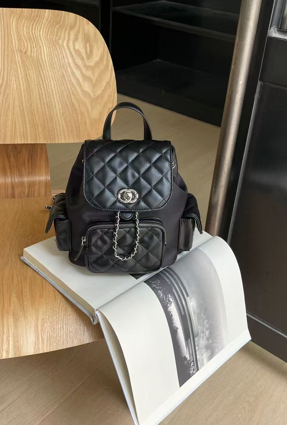 Chic Quilted Mesh Chain Backpack - Versatile Shoulder Bag for Commuters, Inspired by 90s Fashion Trends Chic Quilted Mesh Chain Backpack - Versatile Shoulder Bag for Commuters, Inspired by 90s Fashion Trends