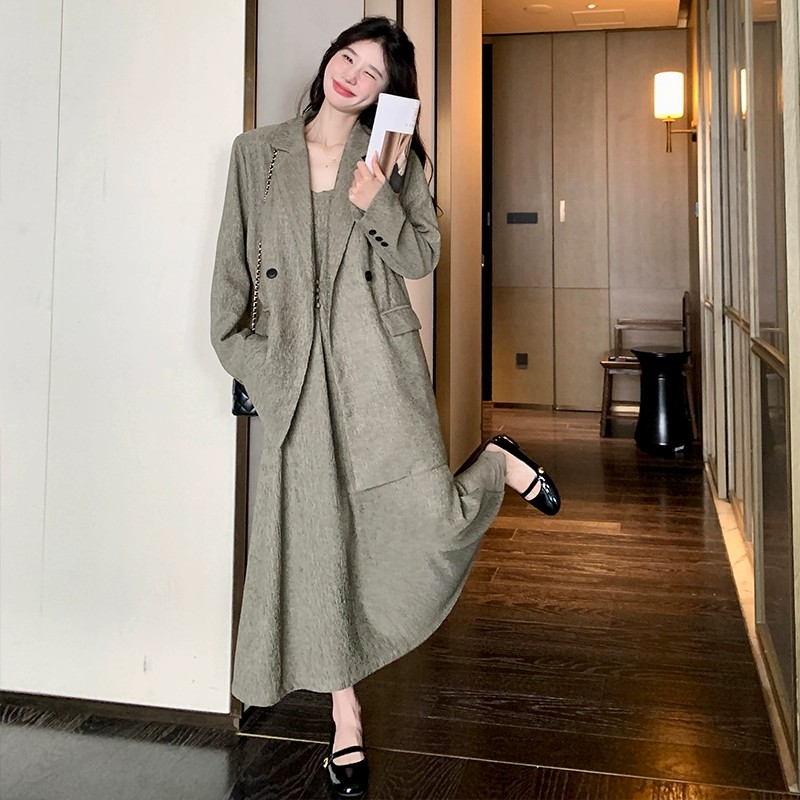 Chic Suit Jacket and Camisole Dress Set for Women - Elegant Two-Piece Outfit for Spring and Autumn, Perfect for Commuting Chic Suit Jacket and Camisole Dress Set for Women - Elegant Two-Piece Outfit for Spring and Autumn, Perfect for Commuting