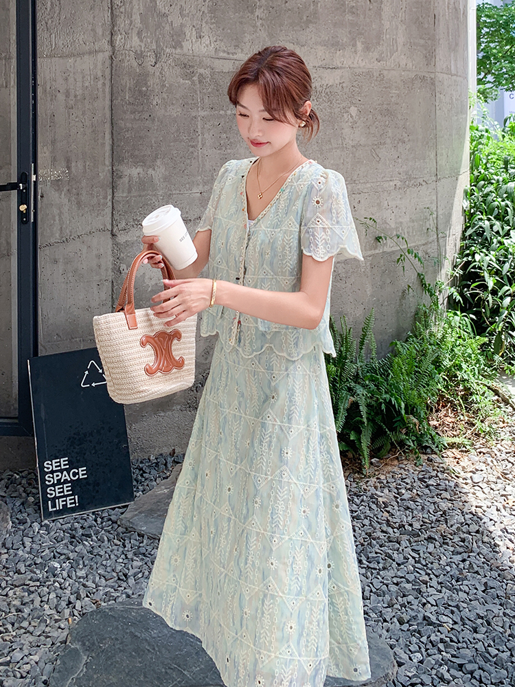 Chic V-Neck Short Sleeve Two-Piece Set for Women, Summer High-End Style with Long Skirt, Elegant Mature Fashion Outfit Chic V-Neck Short Sleeve Two-Piece Set for Women, Summer High-End Style with Long Skirt, Elegant Mature Fashion Outfit