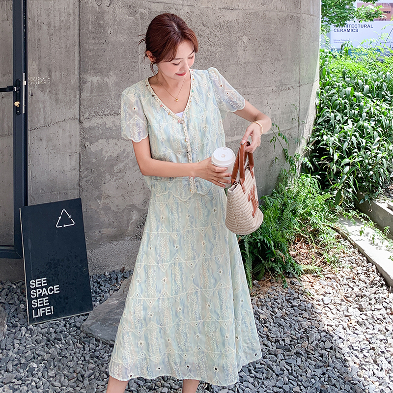 Chic V-Neck Short Sleeve Two-Piece Set for Women, Summer High-End Style with Long Skirt, Elegant Mature Fashion Outfit Chic V-Neck Short Sleeve Two-Piece Set for Women, Summer High-End Style with Long Skirt, Elegant Mature Fashion Outfit