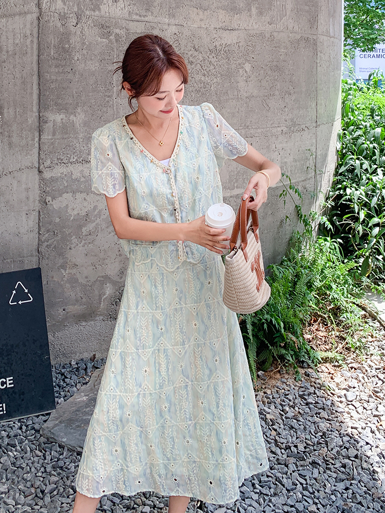 Chic V-Neck Short Sleeve Two-Piece Set for Women, Summer High-End Style with Long Skirt, Elegant Mature Fashion Outfit Chic V-Neck Short Sleeve Two-Piece Set for Women, Summer High-End Style with Long Skirt, Elegant Mature Fashion Outfit