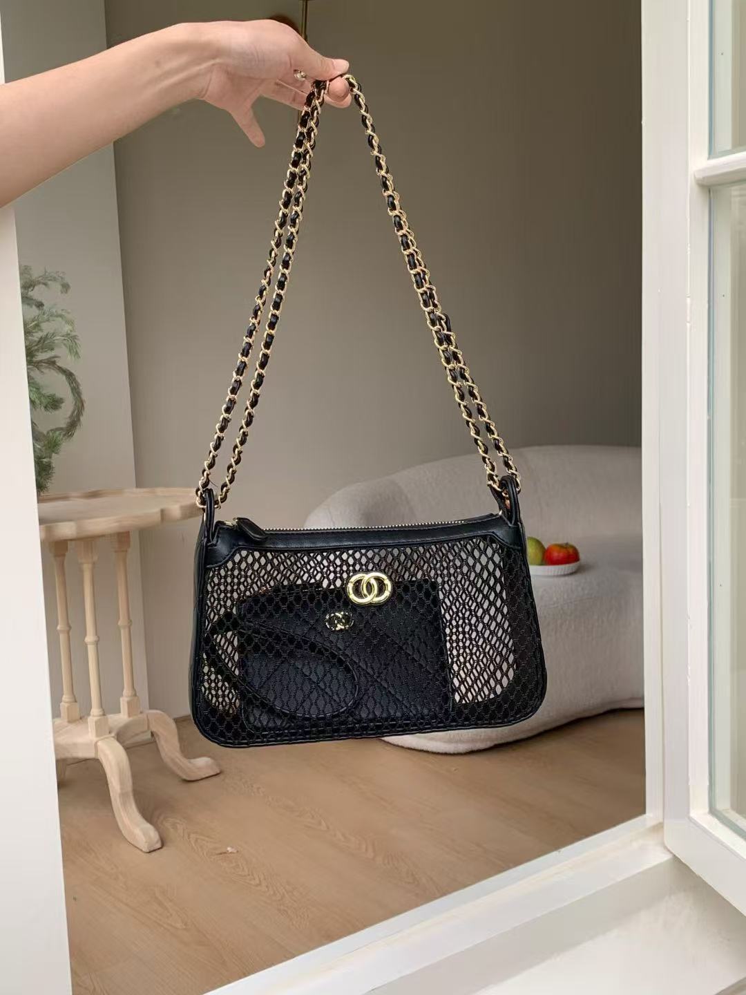 Chic Women's Hollow Mesh Chain Shoulder Bag - Versatile Crossbody in Trendy Chanel-Style for Spring & Summer