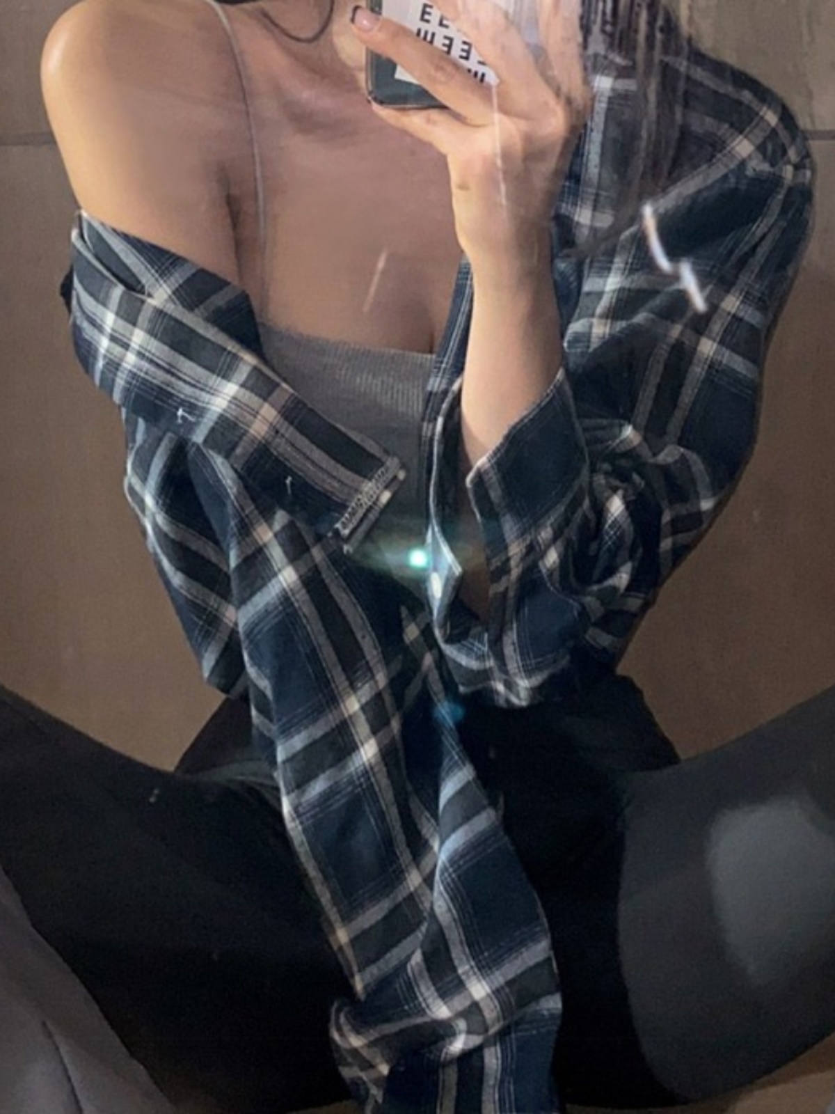 Chic Women's Plaid Shirt, Long Sleeves, Autumn Fashion, Stylish Hong Kong-Inspired Top, Instagram-Worthy Look, Trendy Design Chic Women's Plaid Shirt, Long Sleeves, Autumn Fashion, Stylish Hong Kong-Inspired Top, Instagram-Worthy Look, Trendy Design