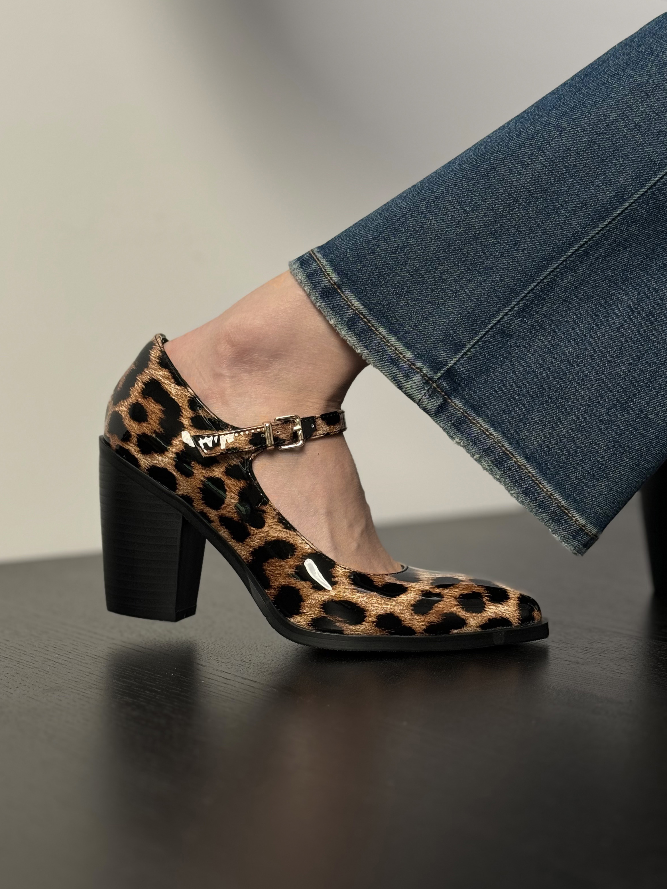 Chunky High Heel Mary Jane Shoes for Women - Pointed Toe, Shallow Mouth Design, Simple Fashionable Witch Style Chunky High Heel Mary Jane Shoes for Women - Pointed Toe, Shallow Mouth Design, Simple Fashionable Witch Style