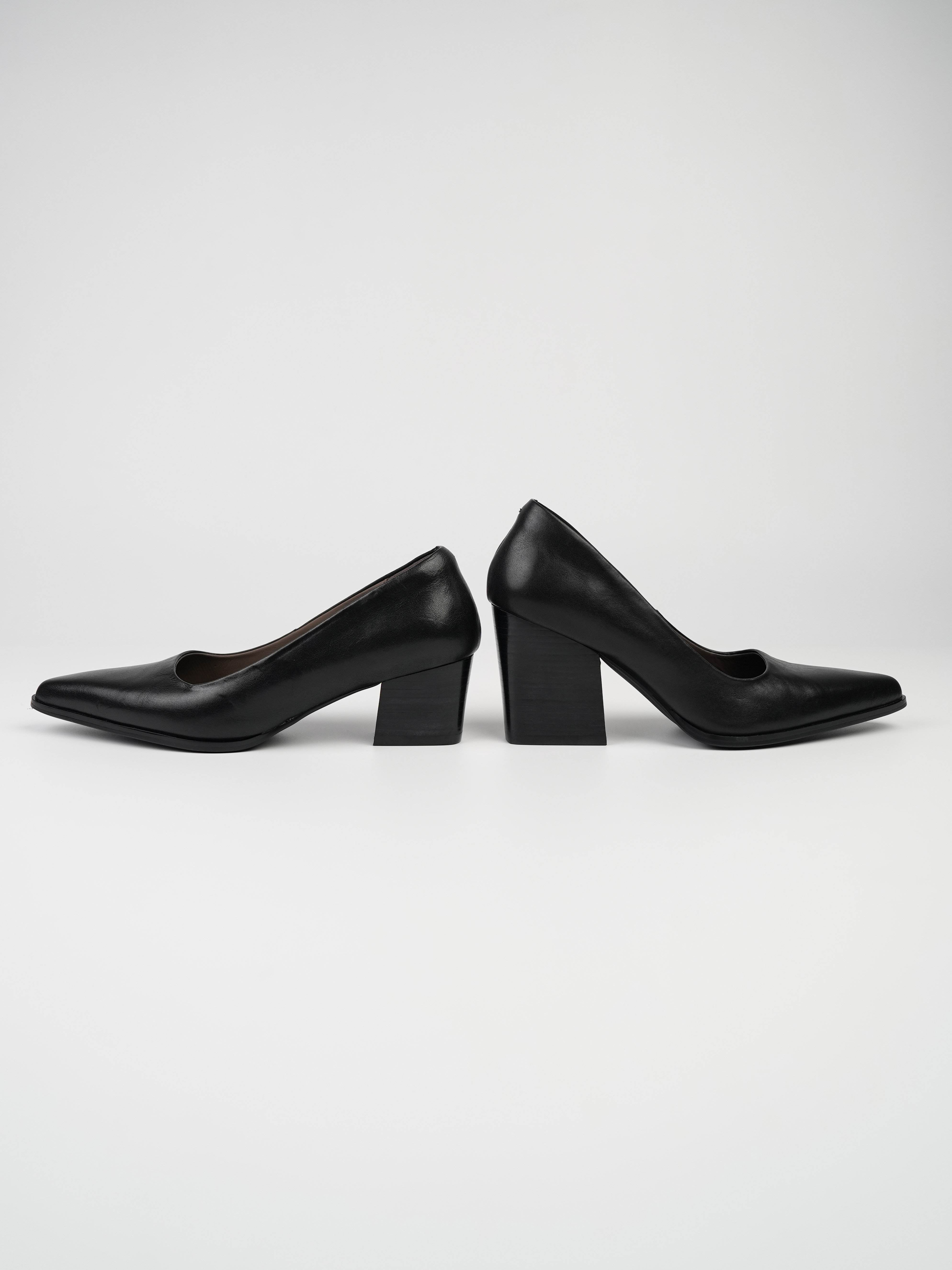 Chunky High Heel Pointed Toe Black Leather Women's Shoes - Versatile Shallow Mouth Design for Commuting and Everyday Style