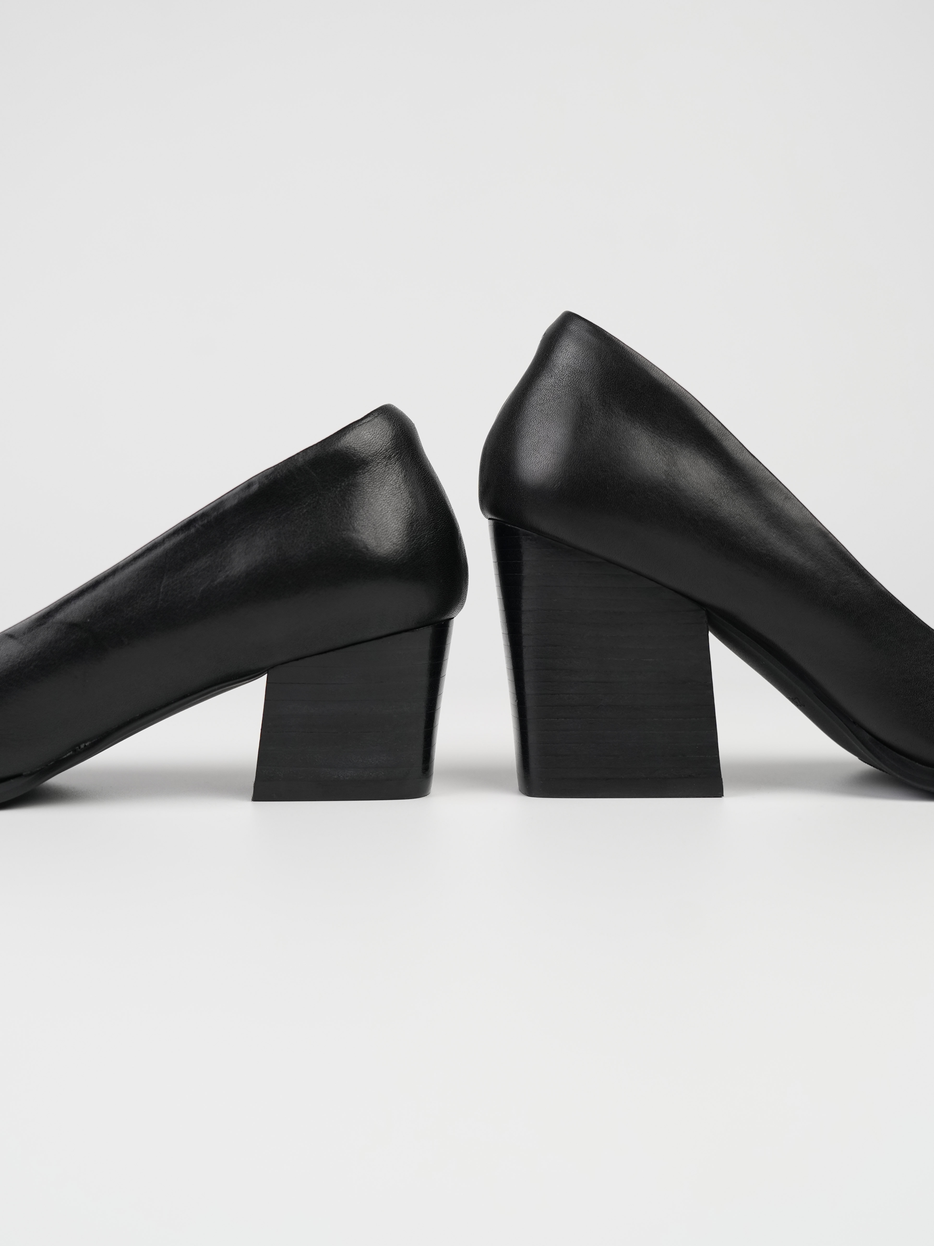 Chunky High Heel Pointed Toe Black Leather Women's Shoes - Versatile Shallow Mouth Design for Commuting and Everyday Style Chunky High Heel Pointed Toe Black Leather Women's Shoes - Versatile Shallow Mouth Design for Commuting and Everyday Style