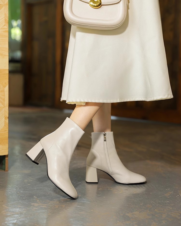 Chunky High-Heeled Slim Boots for Women, Genuine Leather Round-Toe Sock Ankle Boots, Versatile Fashion Footwear Chunky High-Heeled Slim Boots for Women, Genuine Leather Round-Toe Sock Ankle Boots, Versatile Fashion Footwear