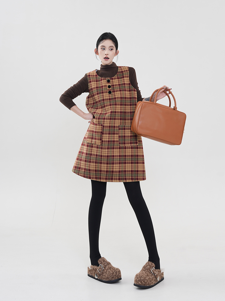 Coffee-Colored Plaid Fleece Sleeveless Dress for Women - Korean Style Retro Over-Knee Long Skirt for Autumn and Winter