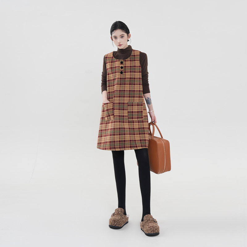 Coffee-Colored Plaid Fleece Sleeveless Dress for Women - Korean Style Retro Over-Knee Long Skirt for Autumn and Winter Coffee-Colored Plaid Fleece Sleeveless Dress for Women - Korean Style Retro Over-Knee Long Skirt for Autumn and Winter