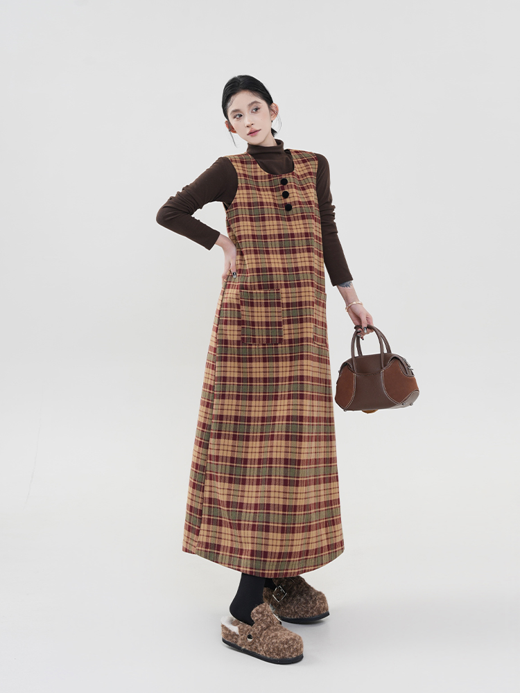 Coffee-Colored Plaid Fleece Sleeveless Dress for Women - Korean Style Retro Over-Knee Long Skirt for Autumn and Winter Coffee-Colored Plaid Fleece Sleeveless Dress for Women - Korean Style Retro Over-Knee Long Skirt for Autumn and Winter