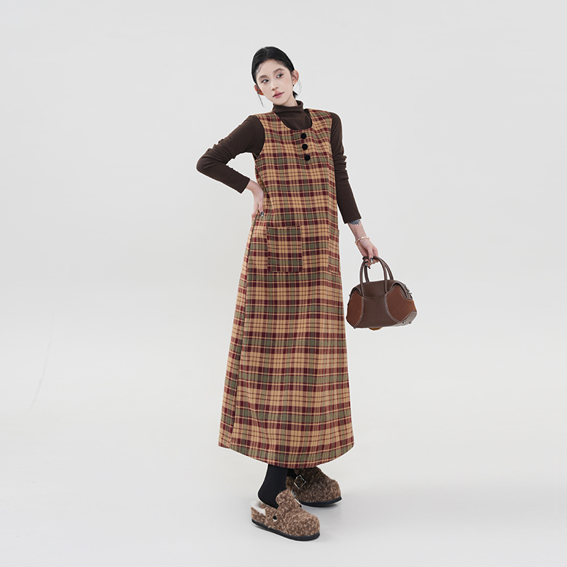 Coffee-Colored Plaid Fleece Sleeveless Dress for Women - Korean Style Retro Over-Knee Long Skirt for Autumn and Winter