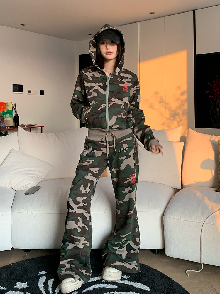 Color-Block Camouflage Hoodie & Slim-Fit Long Pants Two-Piece Set for Women - Vintage Style Sportswear Outfit