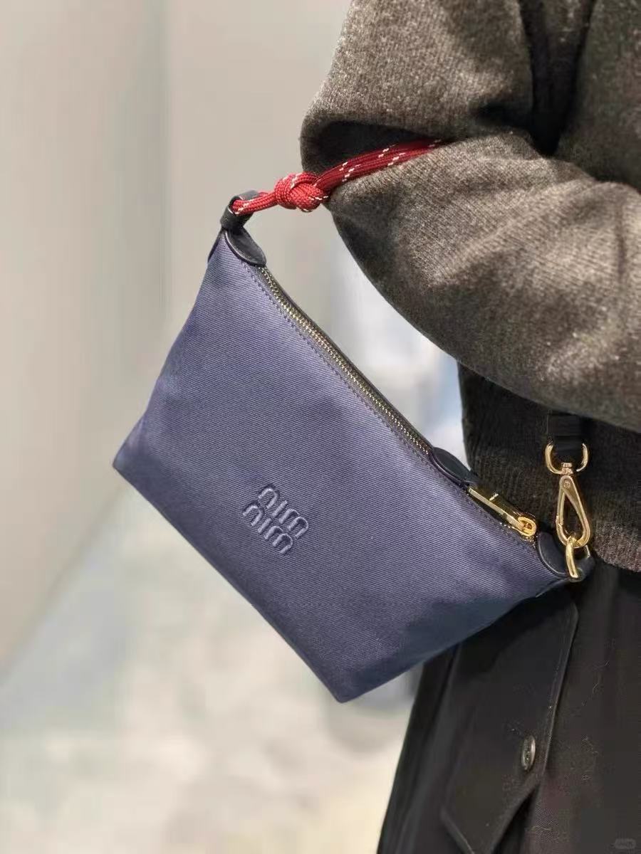 Color Block Canvas Lunch Box Bag - 2025 Internet Celebrity Fashion Commuter Shoulder Crossbody Bag for Surfing and Daily Use Color Block Canvas Lunch Box Bag - 2025 Internet Celebrity Fashion Commuter Shoulder Crossbody Bag for Surfing and Daily Use