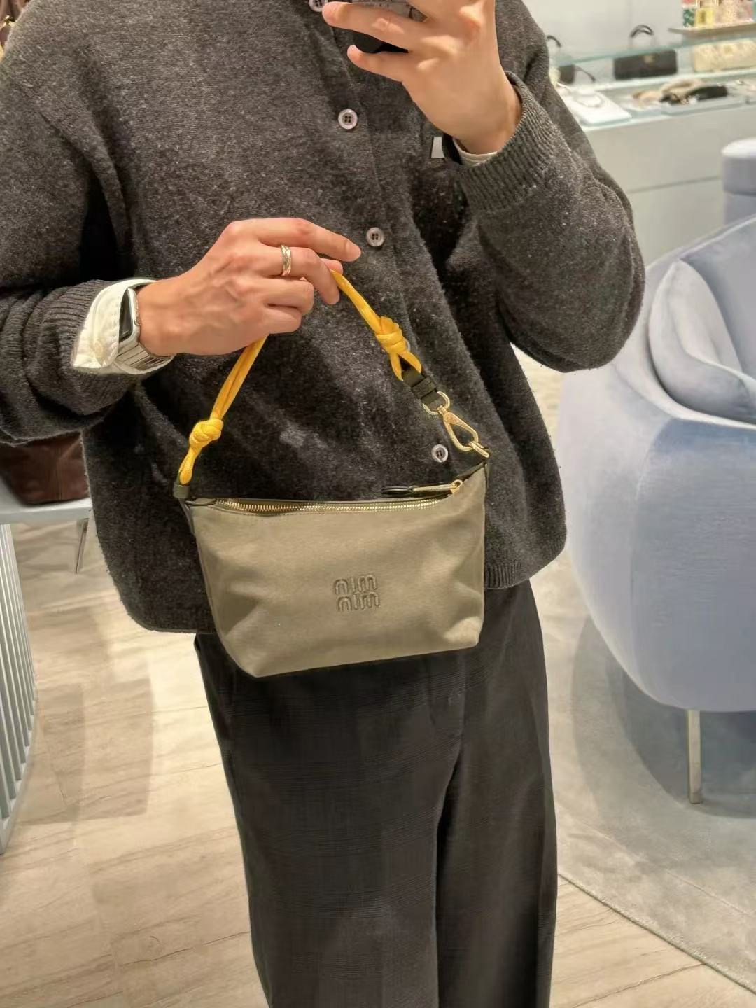 Color Block Canvas Lunch Box Bag - 2025 Internet Celebrity Fashion Commuter Shoulder Crossbody Bag for Surfing and Daily Use Color Block Canvas Lunch Box Bag - 2025 Internet Celebrity Fashion Commuter Shoulder Crossbody Bag for Surfing and Daily Use