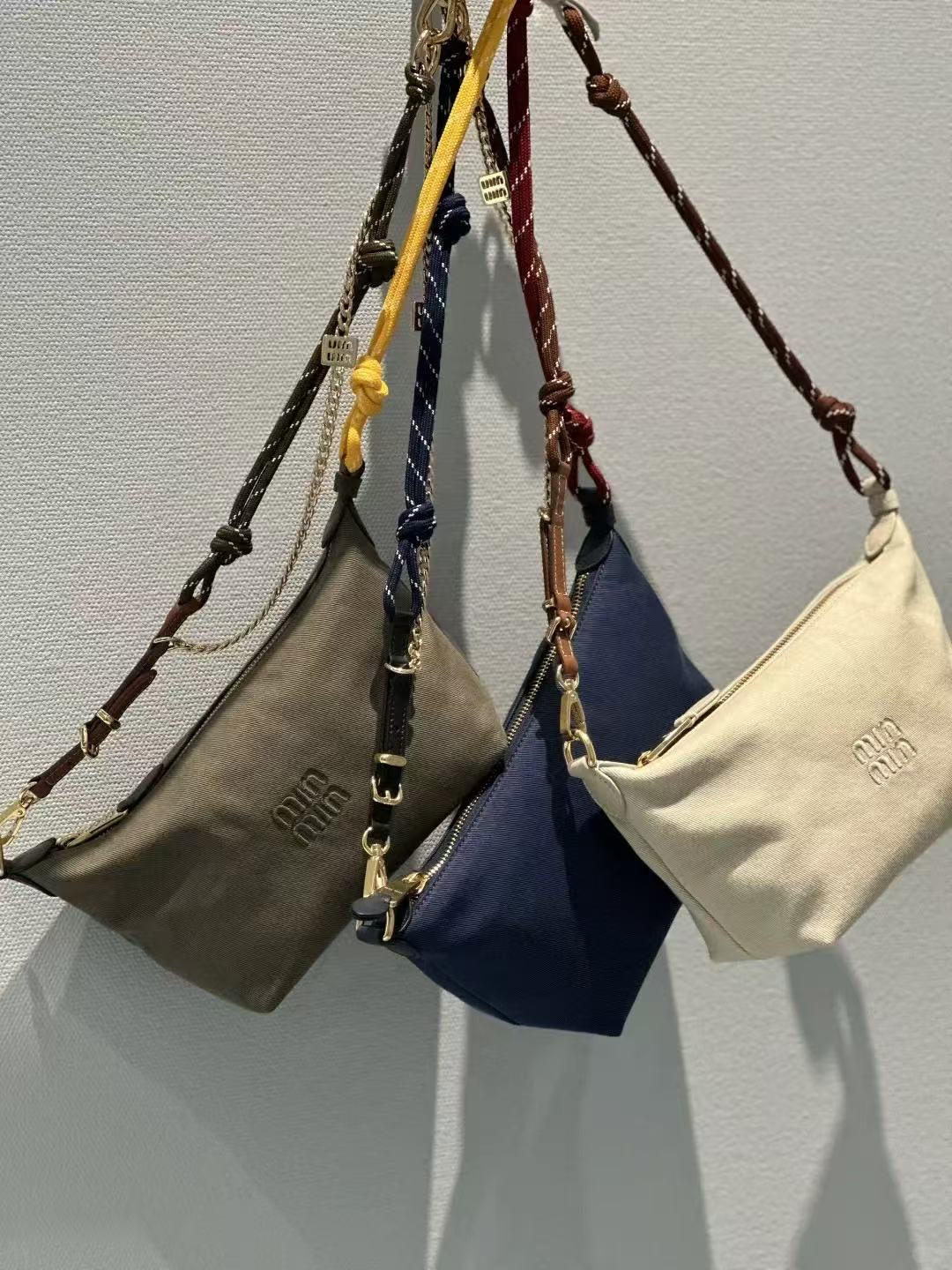 Color Block Canvas Lunch Box Bag - 2025 Internet Celebrity Fashion Commuter Shoulder Crossbody Bag for Surfing and Daily Use Color Block Canvas Lunch Box Bag - 2025 Internet Celebrity Fashion Commuter Shoulder Crossbody Bag for Surfing and Daily Use