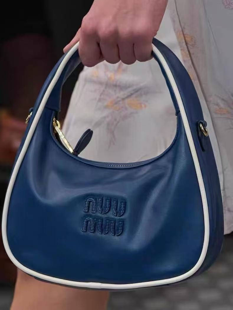 Color Block Hand-Sewn Half-Round Concave Shape Tote Bag - Trendy Crossbody for Women, Stylish Internet Celebrity Look 2025 Color Block Hand-Sewn Half-Round Concave Shape Tote Bag - Trendy Crossbody for Women, Stylish Internet Celebrity Look 2025