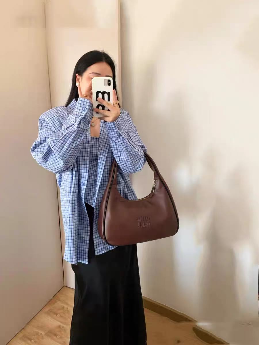 Color Block Hand-Sewn Half-Round Concave Shape Tote Bag - Trendy Crossbody for Women, Stylish Internet Celebrity Look 2025 Color Block Hand-Sewn Half-Round Concave Shape Tote Bag - Trendy Crossbody for Women, Stylish Internet Celebrity Look 2025