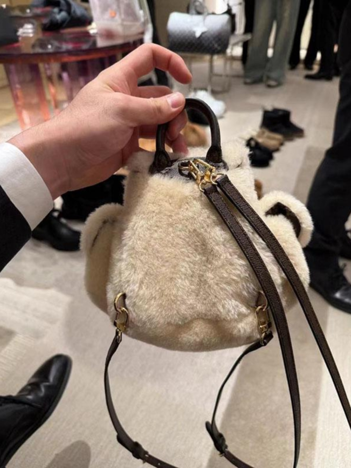 Color-Blocking Furry Backpack for Women, Plush Ins Style Bag for Class and Commuting, Trendy 2025 Model Color-Blocking Furry Backpack for Women, Plush Ins Style Bag for Class and Commuting, Trendy 2025 Model