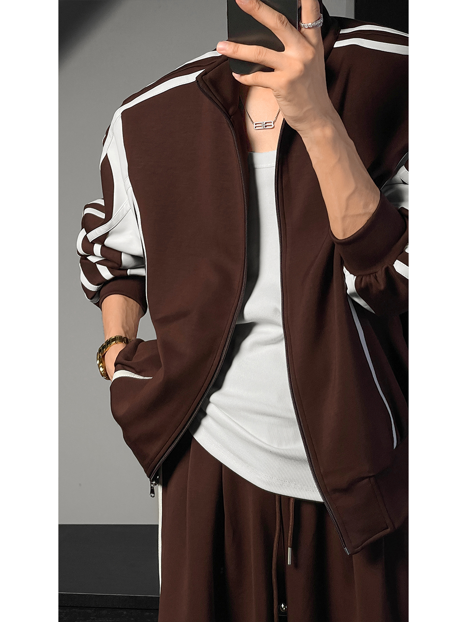 Color-Blocking Minimalist Dragon Dada Sports Set with Stand Collar Zipper Jacket and Loose Draping Wide-Leg Pants for Trendy Style Color-Blocking Minimalist Dragon Dada Sports Set with Stand Collar Zipper Jacket and Loose Draping Wide-Leg Pants for Trendy Style