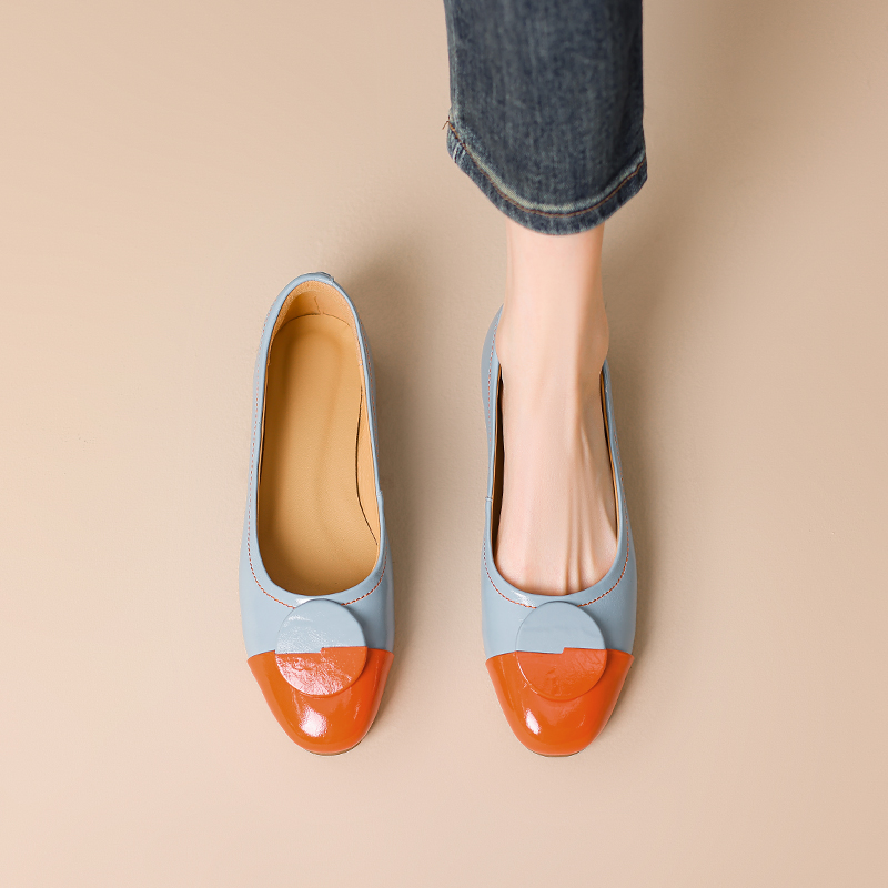 Color-Blocking Sheepskin Slip-On Ballet Flats with Retro Gold Buckle - Soft-Soled Grandma Shoes for Chic Comfort