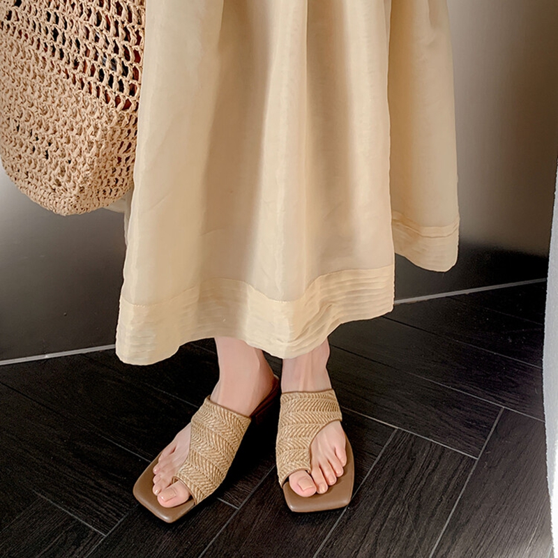 Comfortable Bohemian Summer Sandals for Women - Retro Straw Woven Square Toe Mid-Heel Flip-Flops with Soft Sole Comfortable Bohemian Summer Sandals for Women - Retro Straw Woven Square Toe Mid-Heel Flip-Flops with Soft Sole