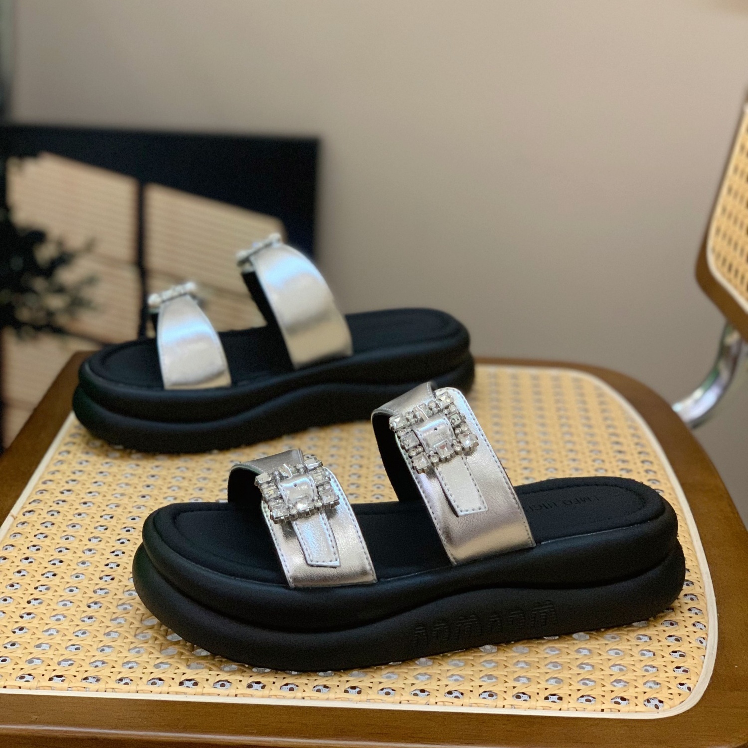 Comfortable Lightweight Thick-Soled Casual Slip-On Sandals for Women - Versatile Summer Fashion 2025