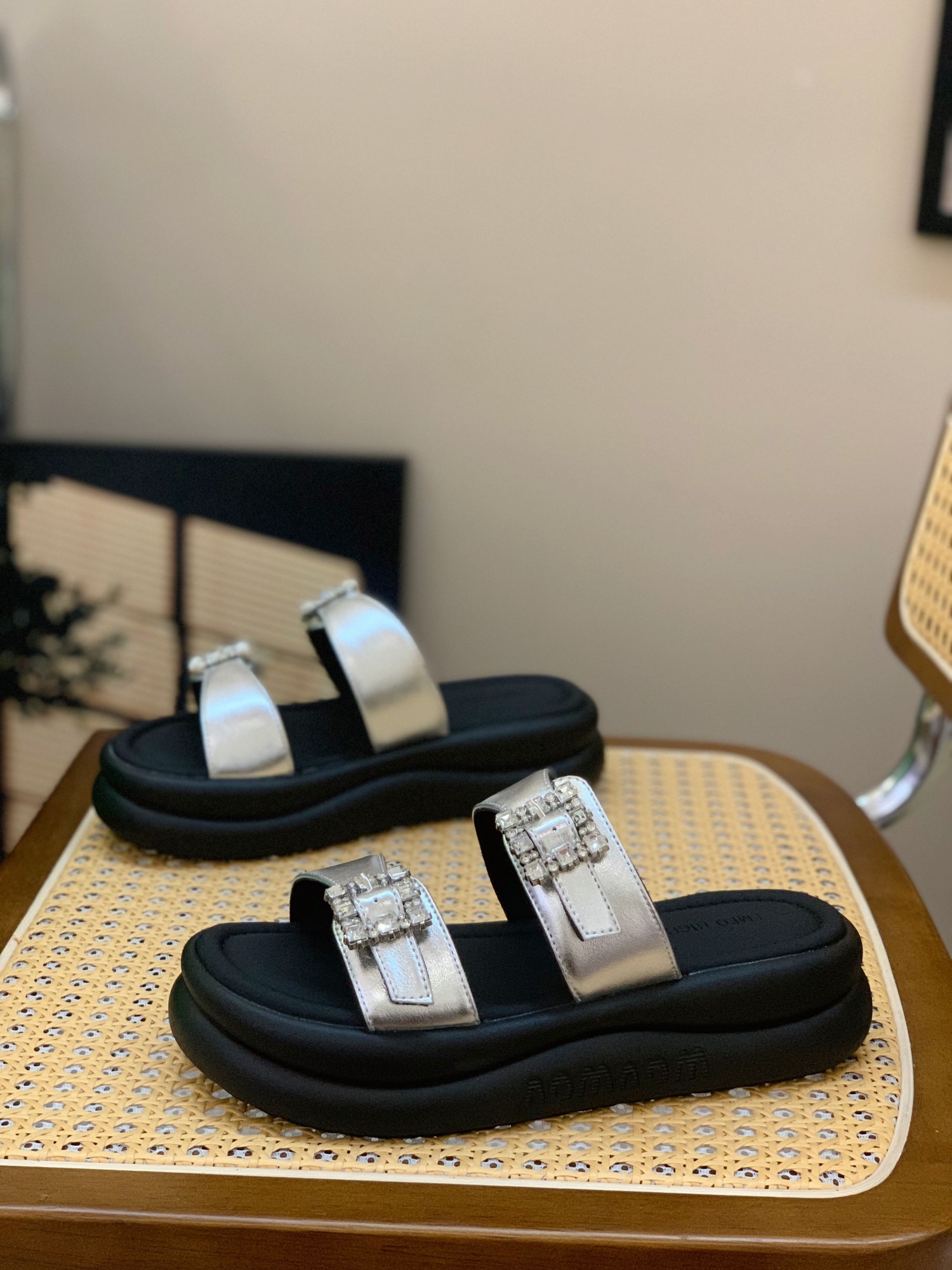 Comfortable Lightweight Thick-Soled Casual Slip-On Sandals for Women - Versatile Summer Fashion 2025