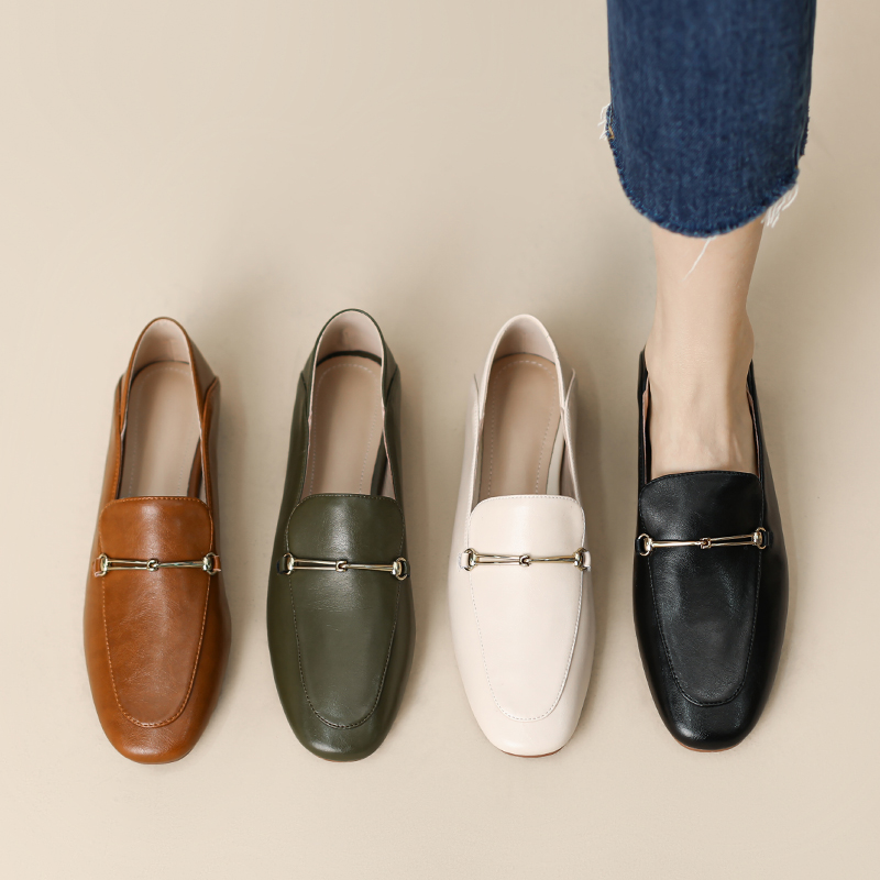 Comfortable Women's Retro Slip-On Loafers with Soft Sole and Gold Buckle - Vintage Style Flat Shoes for Everyday Wear