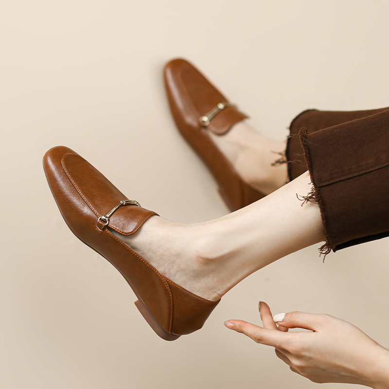 Comfortable Women's Retro Slip-On Loafers with Soft Sole and Gold Buckle - Vintage Style Flat Shoes for Everyday Wear Comfortable Women's Retro Slip-On Loafers with Soft Sole and Gold Buckle - Vintage Style Flat Shoes for Everyday Wear