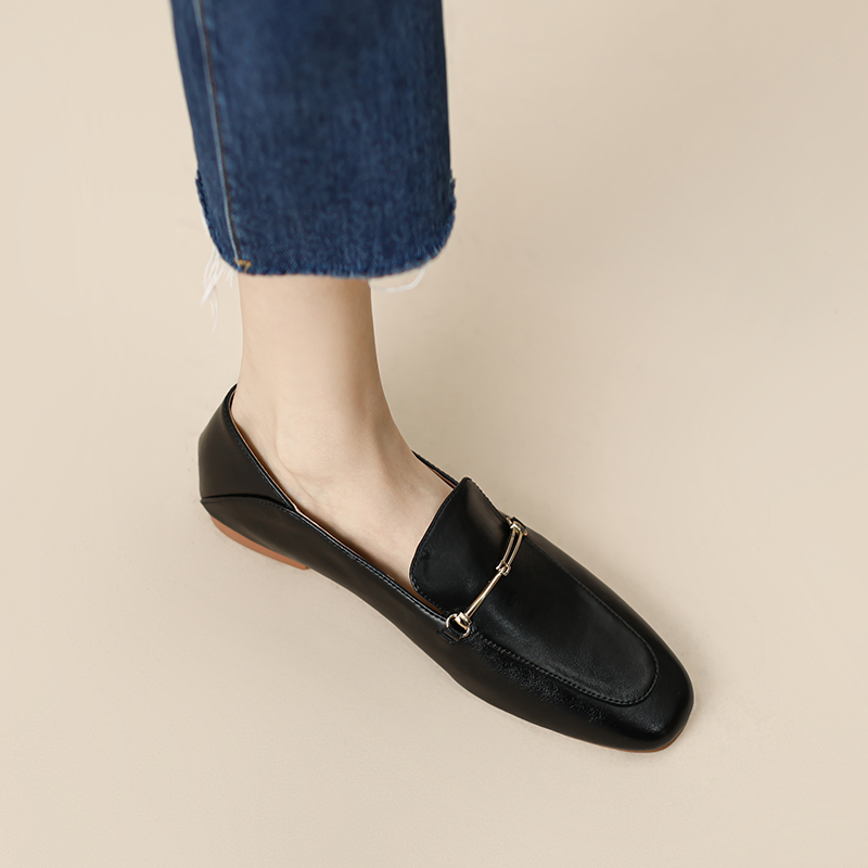 Comfortable Women's Retro Slip-On Loafers with Soft Sole and Gold Buckle - Vintage Style Flat Shoes for Everyday Wear Comfortable Women's Retro Slip-On Loafers with Soft Sole and Gold Buckle - Vintage Style Flat Shoes for Everyday Wear