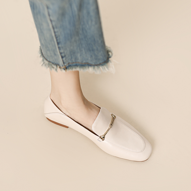 Comfortable Women's Retro Slip-On Loafers with Soft Sole and Gold Buckle - Vintage Style Flat Shoes for Everyday Wear