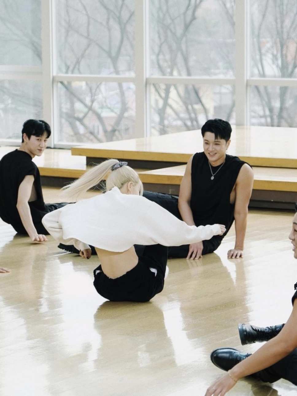 Cropped Sweatshirt for Women - Hip-Hop Street Style Jazz Design, Cool Spring Cover-Up, Trendy Urban Fashion Cropped Sweatshirt for Women - Hip-Hop Street Style Jazz Design, Cool Spring Cover-Up, Trendy Urban Fashion