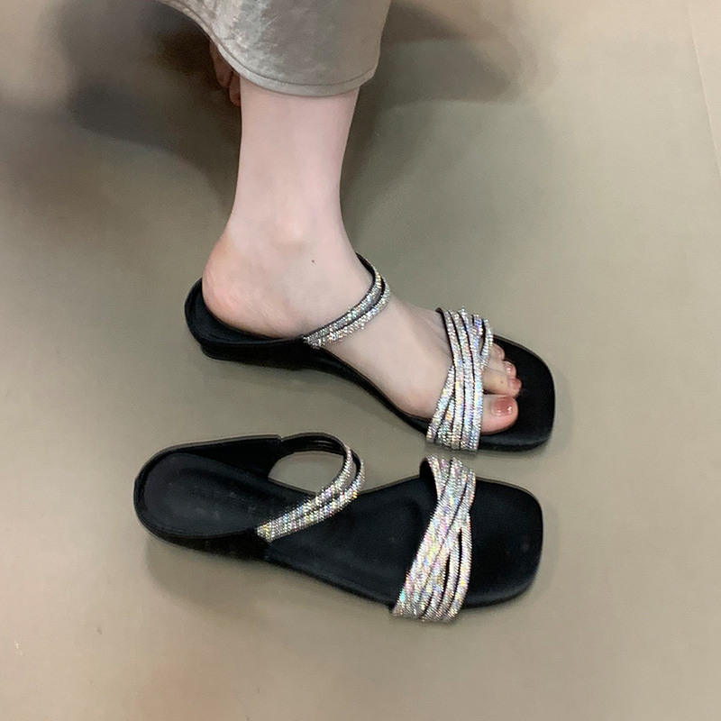 Crystal-Embellished Open-Toe Sandals for Women - Elegant One-Strap Flip-Flops in Celebrity Style, Perfect for Summer and Evening Wear Crystal-Embellished Open-Toe Sandals for Women - Elegant One-Strap Flip-Flops in Celebrity Style, Perfect for Summer and Evening Wear