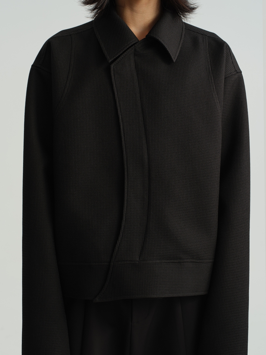 Curved Deconstruction C-Zipper Jacket - Short Wide Silhouette, Trendy Casual Outerwear, Modern Fashion Statement Curved Deconstruction C-Zipper Jacket - Short Wide Silhouette, Trendy Casual Outerwear, Modern Fashion Statement