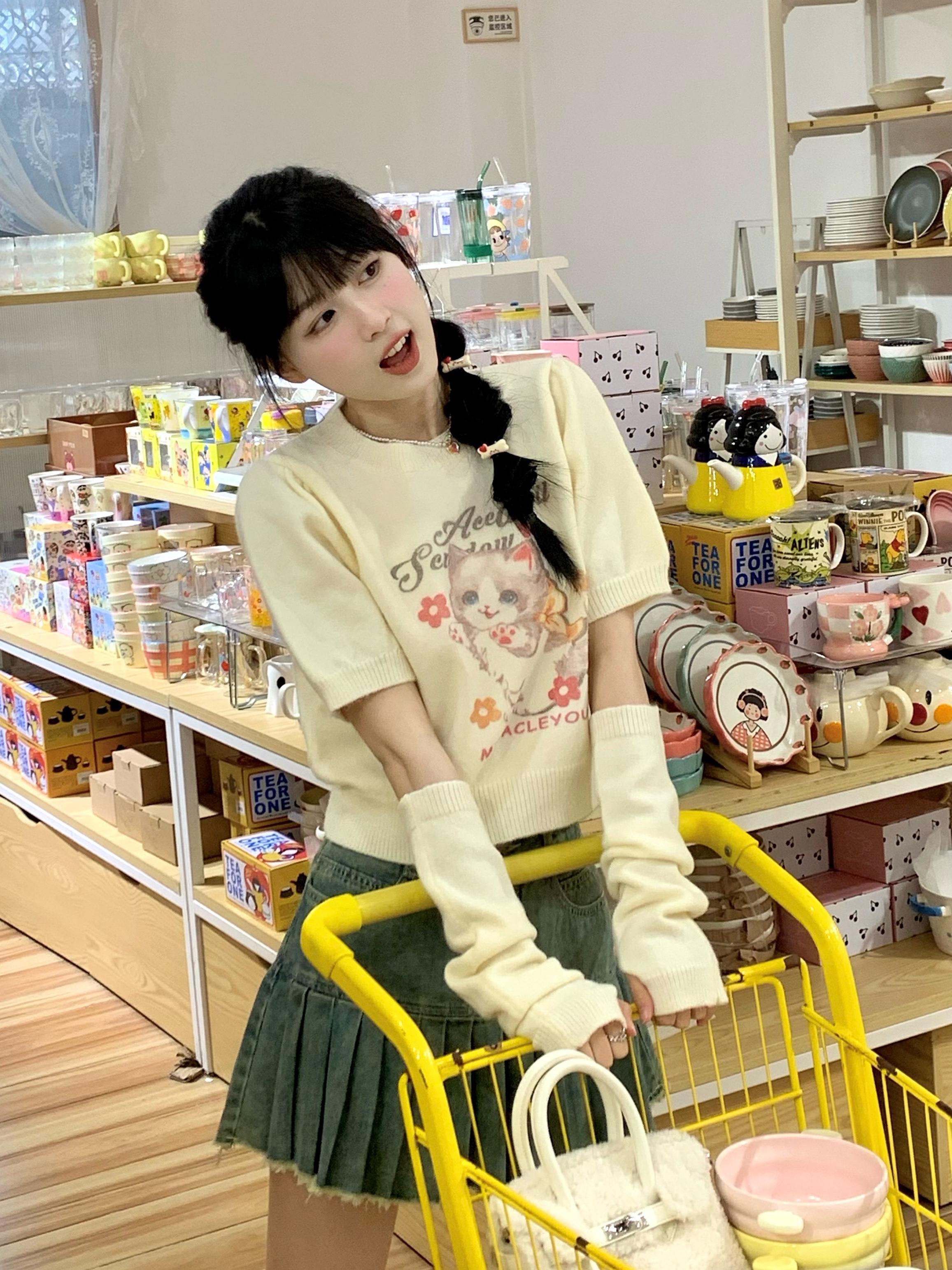 Cute Cat Print Short Sleeve Knitted Top for Women - Slimming Early Autumn Style, Youthful Sweet Girl Fashion