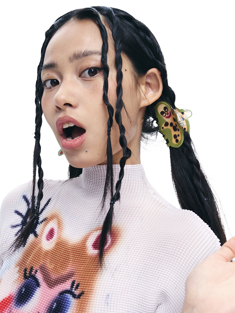 Cute Shark Clip Hairpin with Original Graffiti Print - Trendy Claw Clip for Back of Head, Perfect for Y2K and Street Style Looks Cute Shark Clip Hairpin with Original Graffiti Print - Trendy Claw Clip for Back of Head, Perfect for Y2K and Street Style Looks