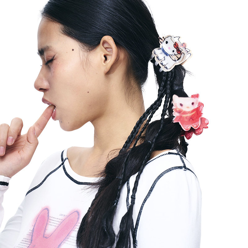 Cute Shark Clip Hairpin with Original Graffiti Print - Trendy Claw Clip for Back of Head, Perfect for Y2K and Street Style Looks