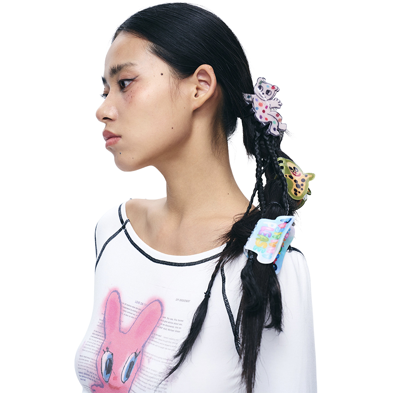 Cute Shark Clip Hairpin with Original Graffiti Print - Trendy Claw Clip for Back of Head, Perfect for Y2K and Street Style Looks Cute Shark Clip Hairpin with Original Graffiti Print - Trendy Claw Clip for Back of Head, Perfect for Y2K and Street Style Looks