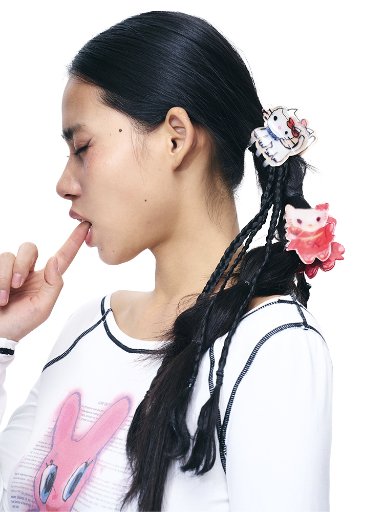 Cute Shark Clip Hairpin with Original Graffiti Print - Trendy Claw Clip for Back of Head, Perfect for Y2K and Street Style Looks Cute Shark Clip Hairpin with Original Graffiti Print - Trendy Claw Clip for Back of Head, Perfect for Y2K and Street Style Looks