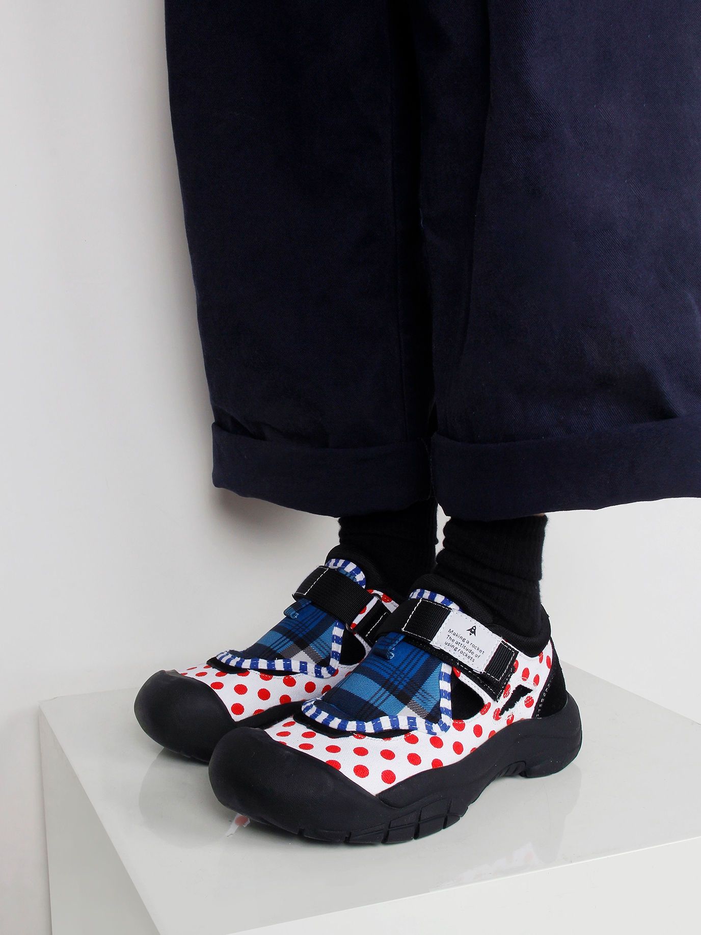 Cute Summer 2025 Women's Velcro Dad Shoes - Stylish Outdoor Niche Sports Footwear for Trendy Fashion Enthusiasts