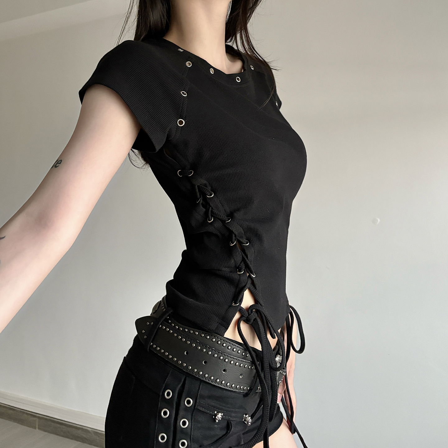 Dark Millennium Style Metal Eyelet Black Strap Waist-Cinching Round Neck T-Shirt Biker Chic Short Top for a Y2K Inspired Look Dark Millennium Style Metal Eyelet Black Strap Waist-Cinching Round Neck T-Shirt Biker Chic Short Top for a Y2K Inspired Look