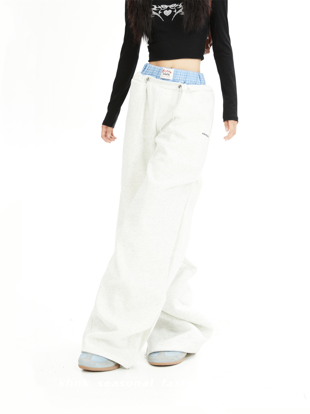 Deep Blue Color-Blocked Relaxed Fit Tapered Sweatpants for Women - High-Quality Casual Sports Pants for Spring and Autumn Deep Blue Color-Blocked Relaxed Fit Tapered Sweatpants for Women - High-Quality Casual Sports Pants for Spring and Autumn