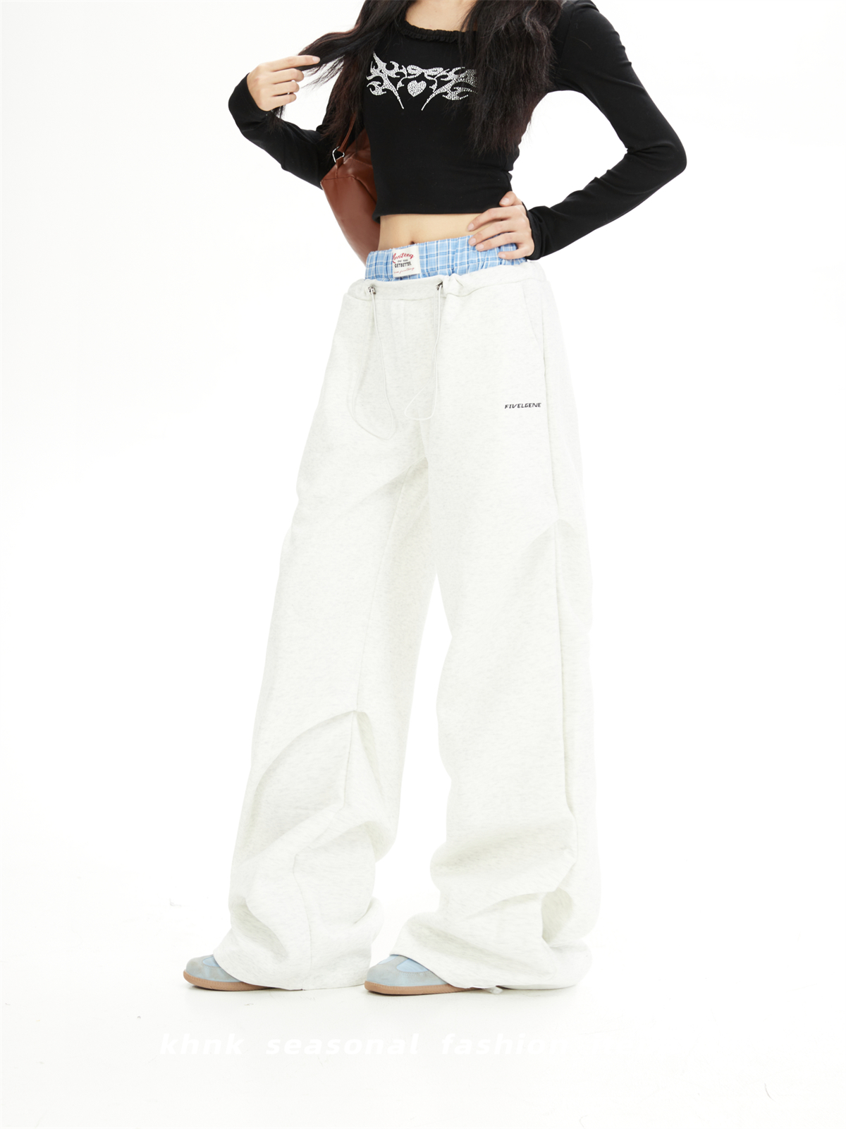 Deep Blue Color-Blocked Relaxed Fit Tapered Sweatpants for Women - High-Quality Casual Sports Pants for Spring and Autumn Deep Blue Color-Blocked Relaxed Fit Tapered Sweatpants for Women - High-Quality Casual Sports Pants for Spring and Autumn