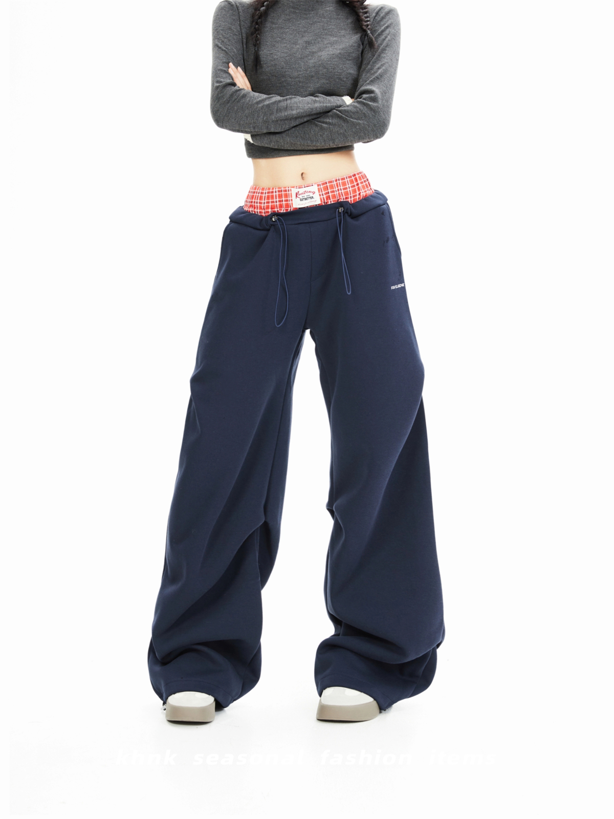 Deep Blue Color-Blocked Relaxed Fit Tapered Sweatpants for Women - High-Quality Casual Sports Pants for Spring and Autumn Deep Blue Color-Blocked Relaxed Fit Tapered Sweatpants for Women - High-Quality Casual Sports Pants for Spring and Autumn